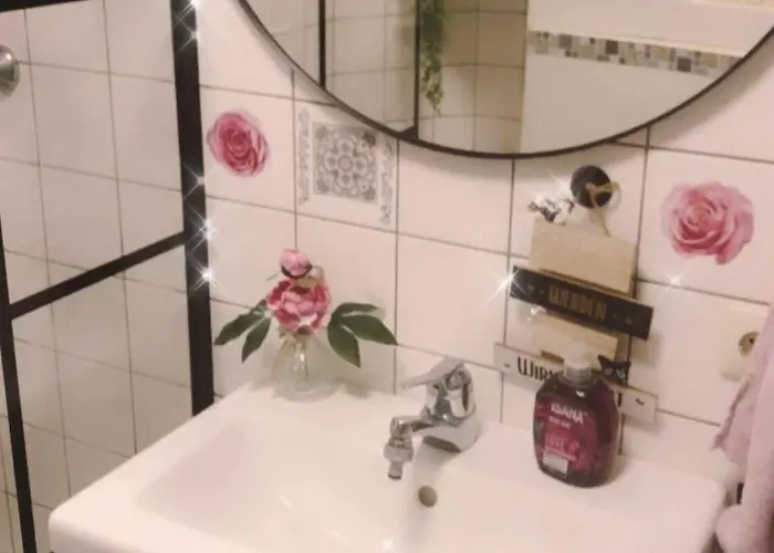 Idyllisches Nest über Den Dächern